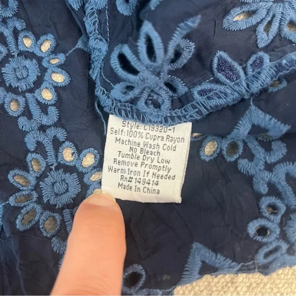 Johnny Was Carden Eyelet Tank Navy Blue Small - Picture 5 of 5